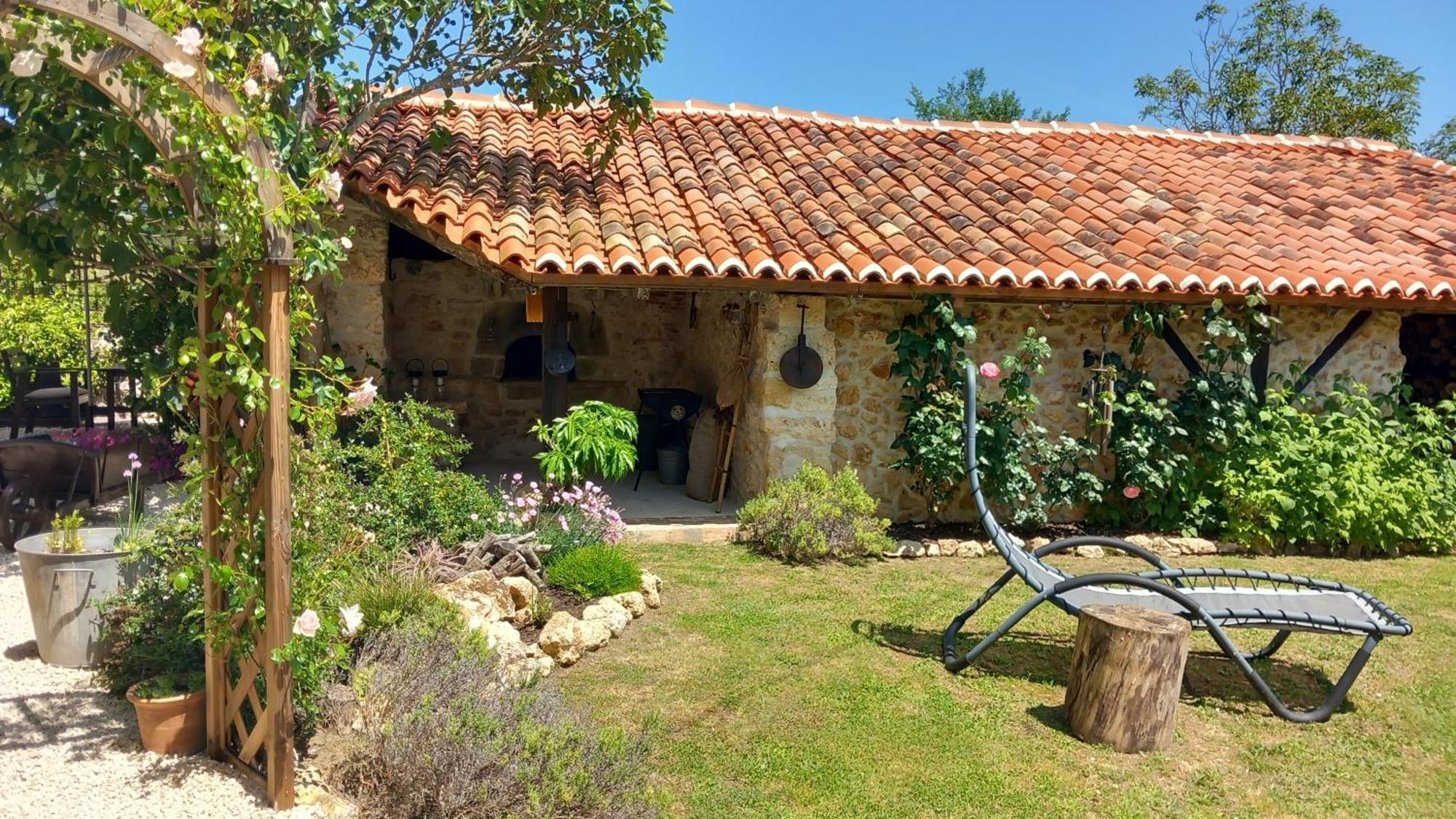 Lpc Dordogne Holidays - Le Petit Coin Lussas-et-Nontronneau 外观 照片